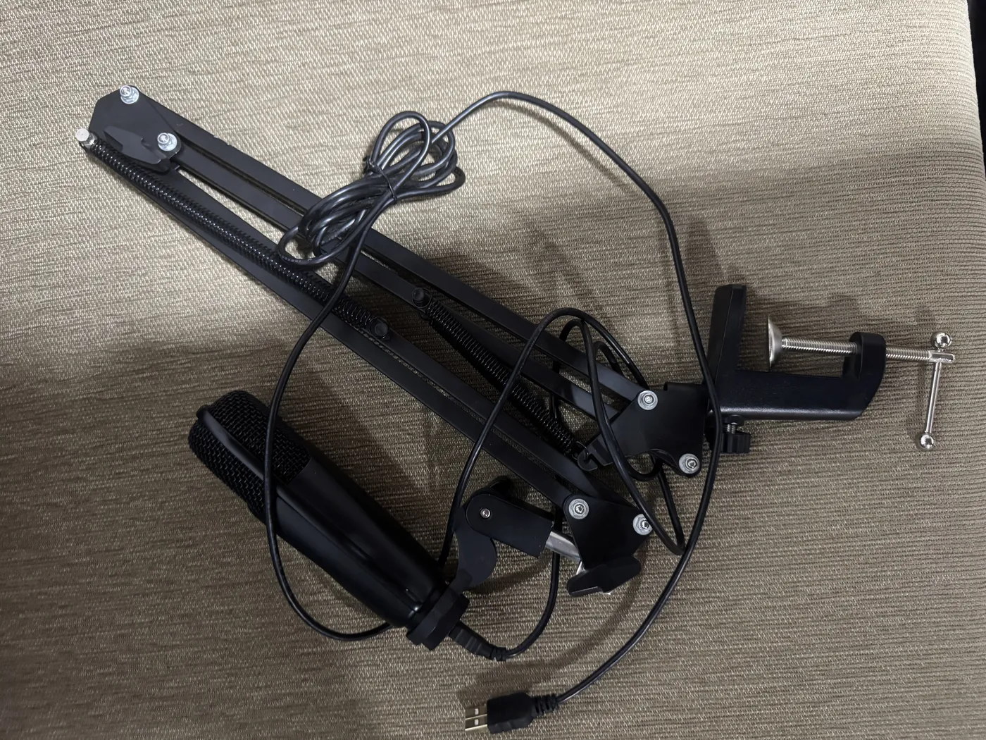 CAD Audio U37 USB Studio Condenser Microphone with Scissor Boom Arm Stand